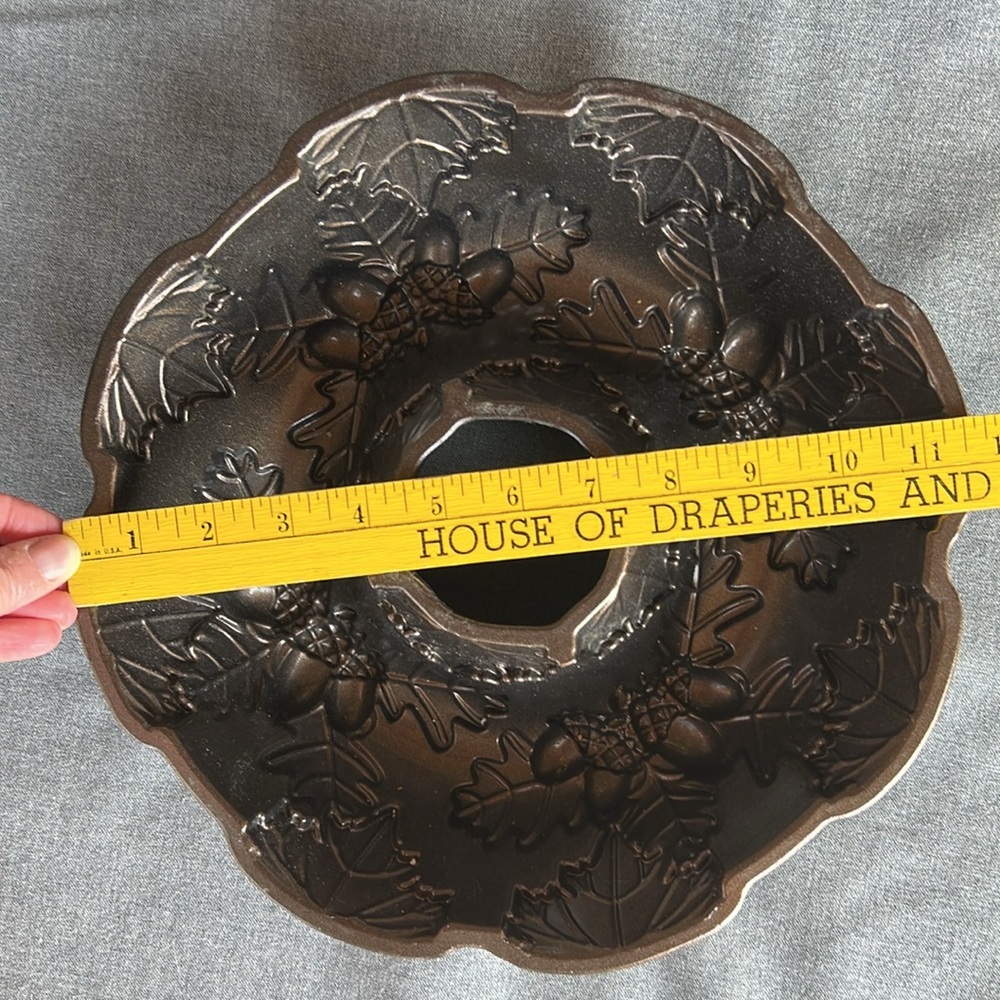 Nordicware fall harvest acorn wreath bundt pan 10 cup bronze color - Picture 9 of 10
